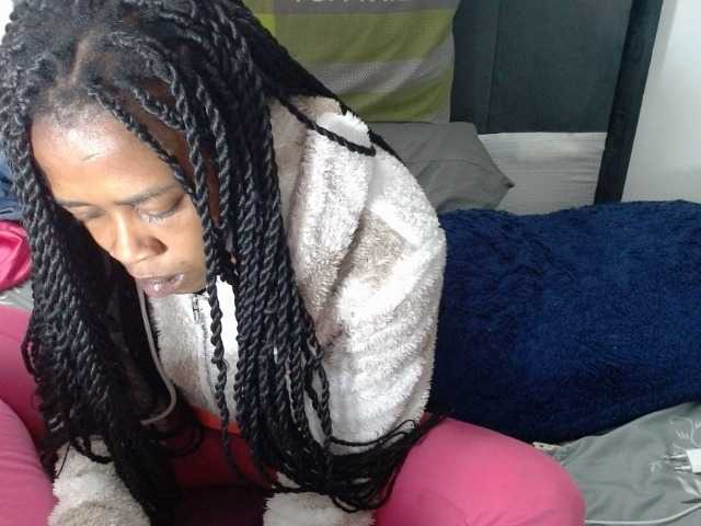 Skinybitchx live cam on BongaCams