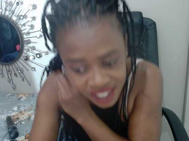 Skinybitchx live cam on BongaCams