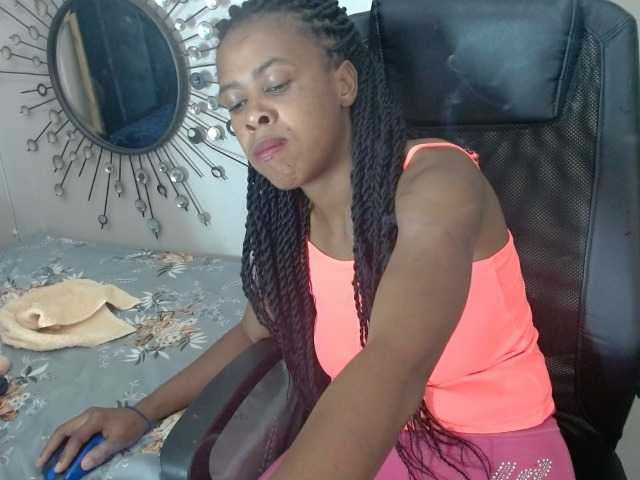 Skinybitchx live webcam show