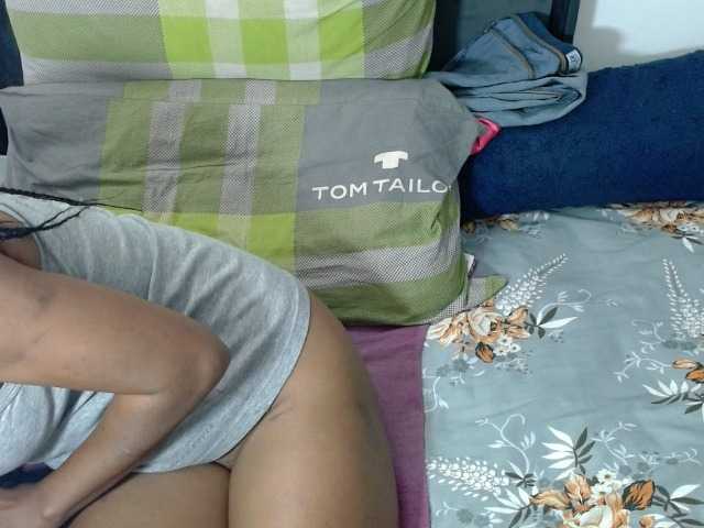 Skinybitchx live cam on BongaCams