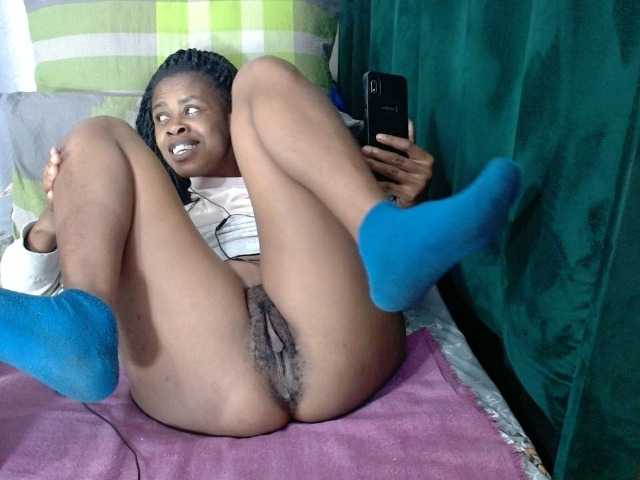 Skinybitchx live cam on BongaCams