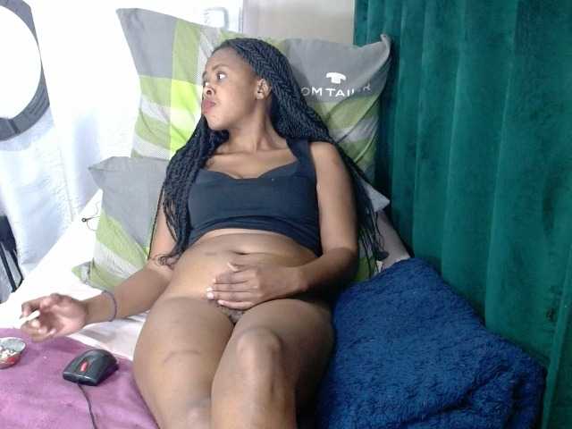 Skinybitchx live cam on BongaCams