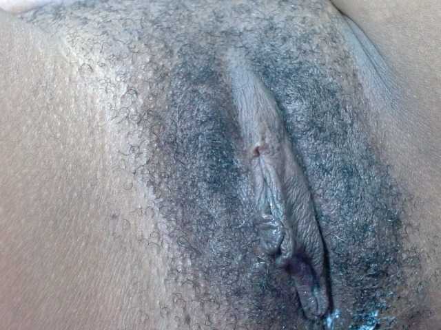 Skinybitchx live webcam show