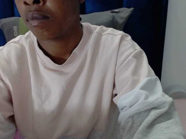 Skinybitchx live cam on BongaCams