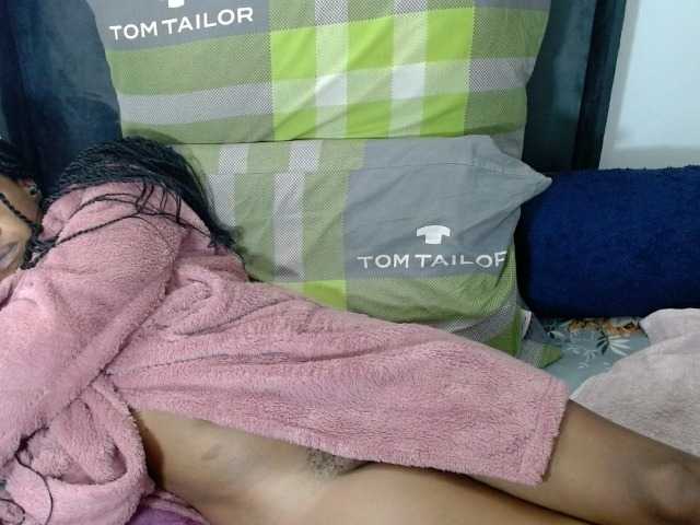 Skinybitchx live cam on BongaCams