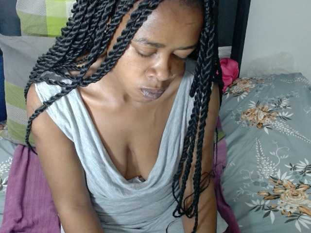 Skinybitchx live cam on BongaCams