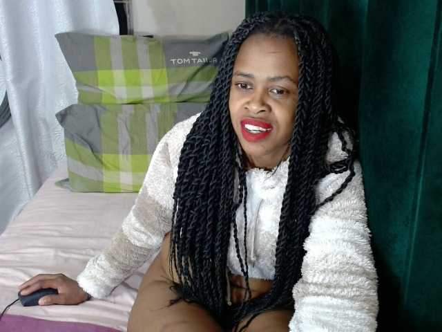 Skinybitchx live cam on BongaCams