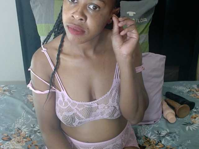 Skinybitchx live webcam show