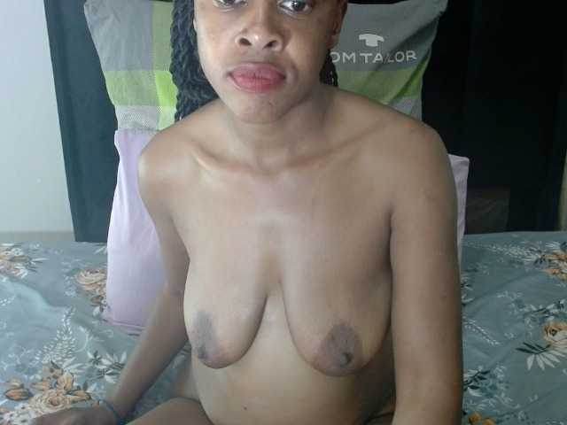 Skinybitchx live cam on BongaCams