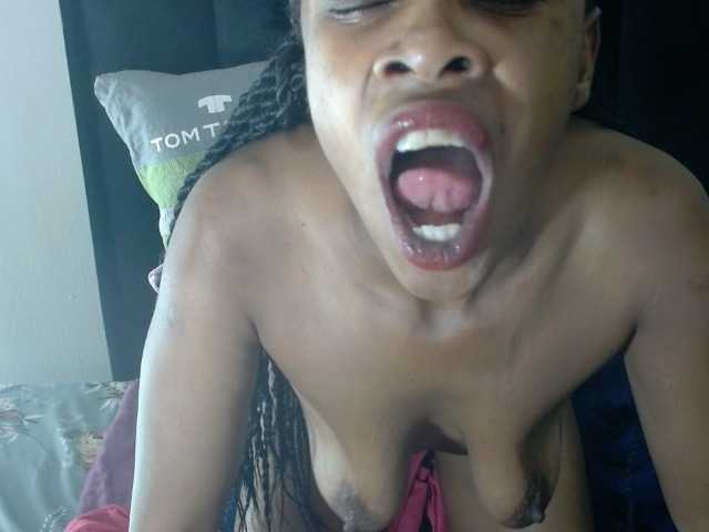 Skinybitchx live webcam show