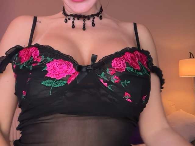 poppyknox live cam on BongaCams