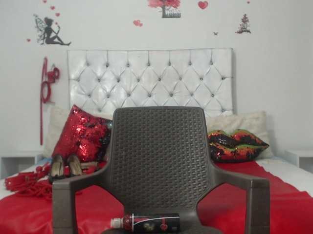 SweetBigCat live cam on BongaCams