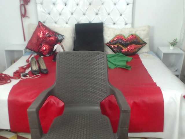 SweetBigCat live cam on BongaCams