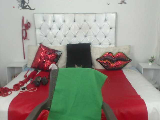 SweetBigCat live cam on BongaCams