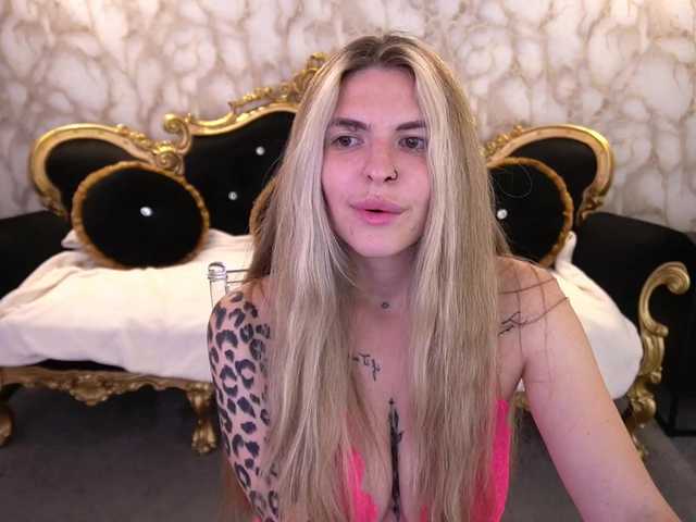 DanielaReign live cam on BongaCams