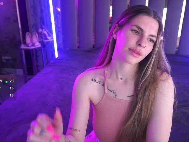 danielareign live show