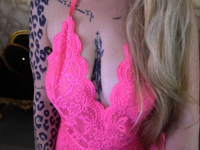 DanielaReign live cam on BongaCams