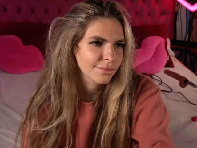 DanielaReign, live now on BongaCams