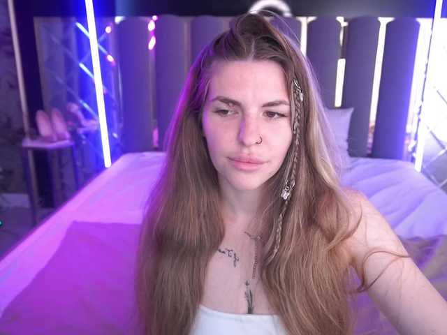 danielareign cam belle