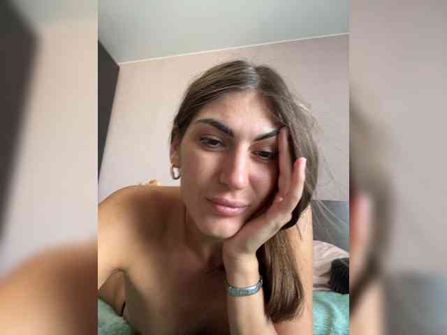 Model: KamillaRuss