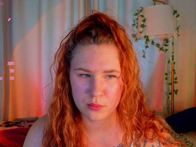 Elsiee-Cuttiess live cam on BongaCams