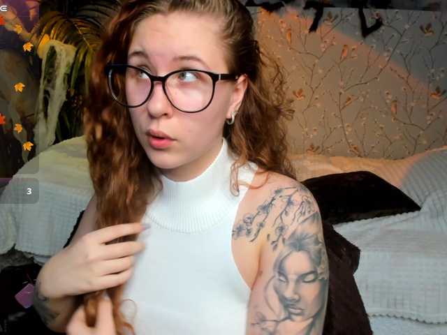 Elsiee-Cuttiess live cam on BongaCams