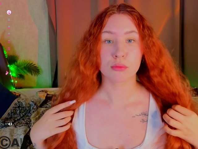 Elsiee-Cuttiess live cam on BongaCams