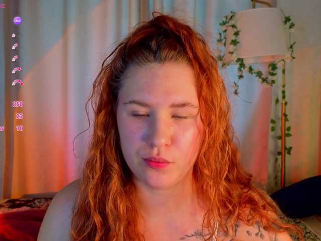 Elsiee-Cuttiess live cam on BongaCams