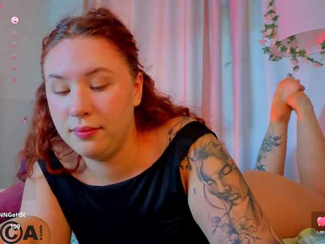 Elsiee-Cuttiess live cam on BongaCams