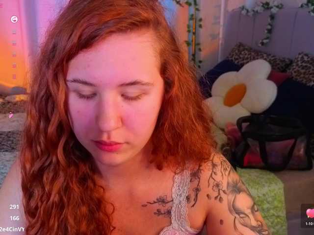 Elsiee-Cuttiess live cam on BongaCams