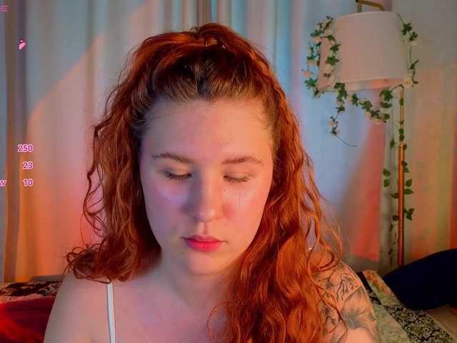 Elsiee-Cuttiess live cam on BongaCams