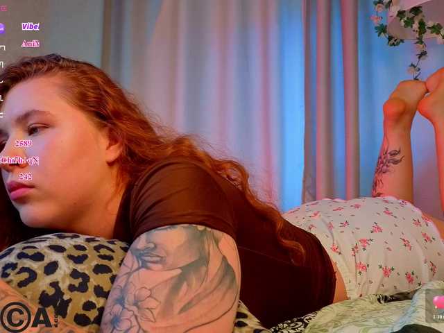 Elsiee-Cuttiess live cam on BongaCams