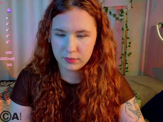 Elsiee-Cuttiess live cam on BongaCams