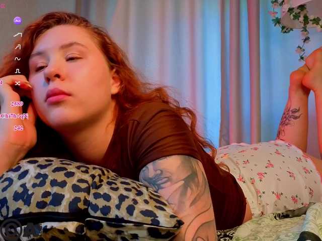 Elsiee-Cuttiess live cam on BongaCams