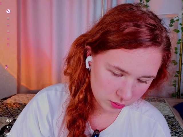 Elsiee-Cuttiess live cam on BongaCams