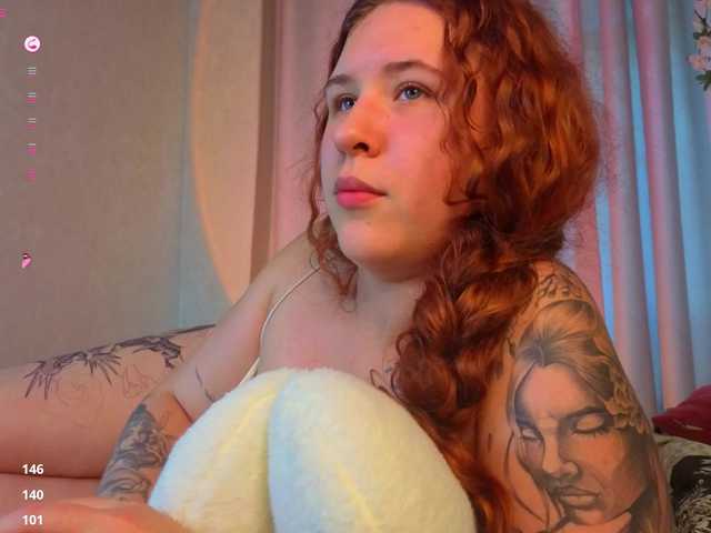 Elsiee-Cuttiess live cam on BongaCams