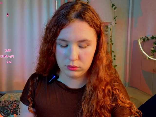 Elsiee-Cuttiess live cam on BongaCams