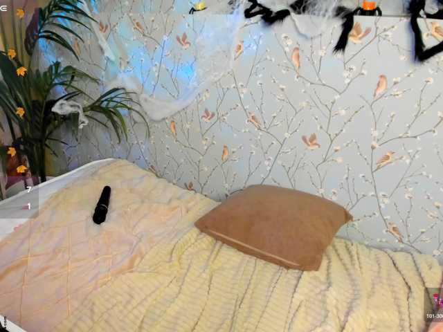 Elsiee-Cuttiess live cam on BongaCams