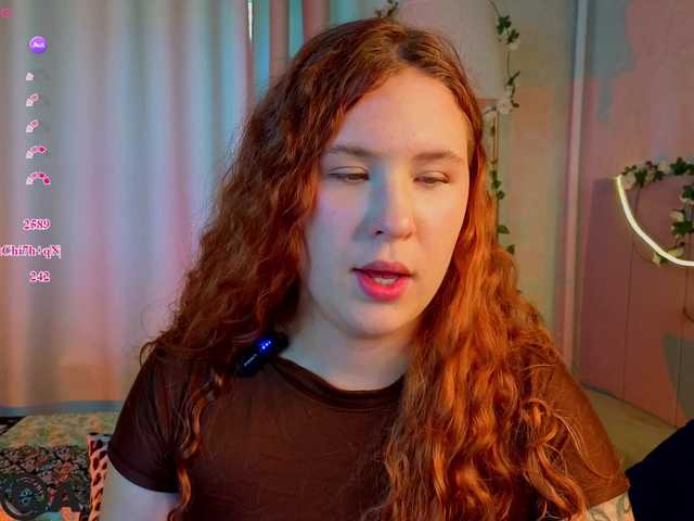 Elsiee-Cuttiess live cam on BongaCams