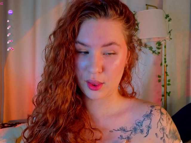 Elsiee-Cuttiess live cam on BongaCams