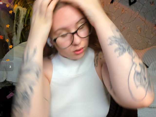 Elsiee-Cuttiess live cam on BongaCams