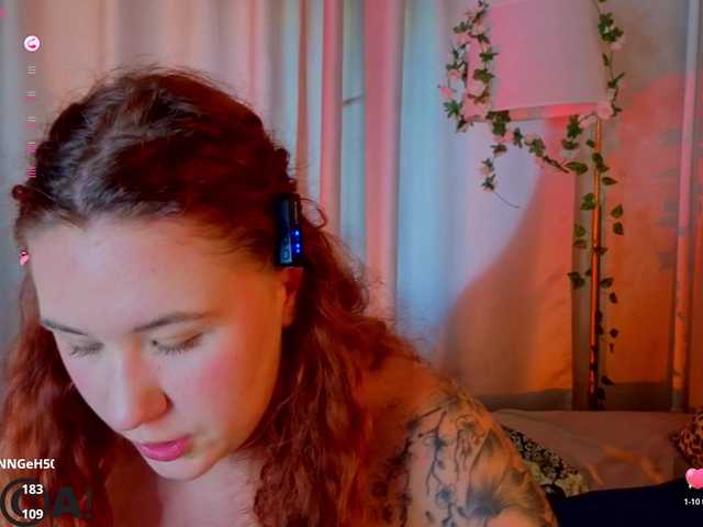 Elsiee-Cuttiess live cam on BongaCams