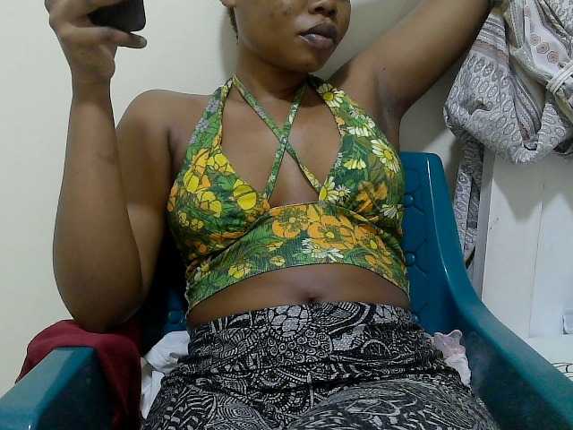 le modèle Janiesexy est en webcam porno dans un show sur le site bongacams, il possède les tags suivants: Ebony,Blonde,Hairy