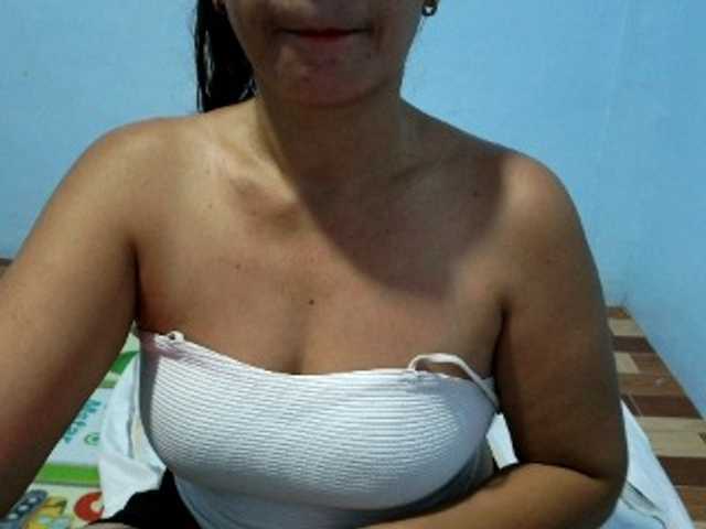 mamajhaxx01 live cam on BongaCams