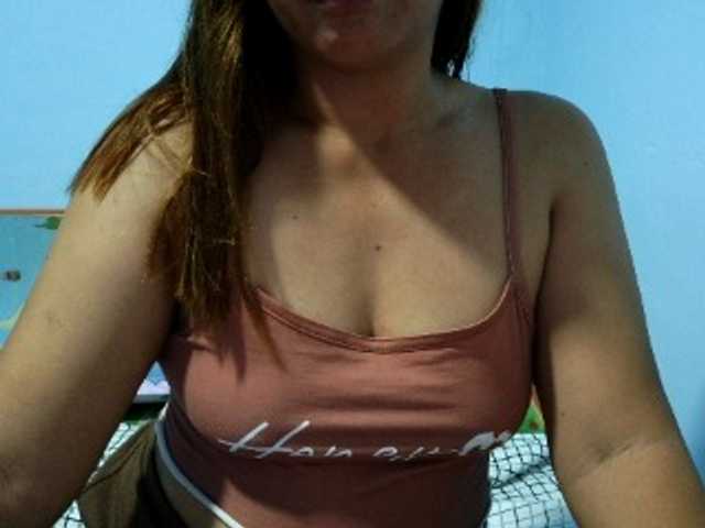 le modèle mamajhaxx01 est en webcam porno dans un show sur le site bongacams, il possède les tags suivants: Asian,Brunette,Hairy