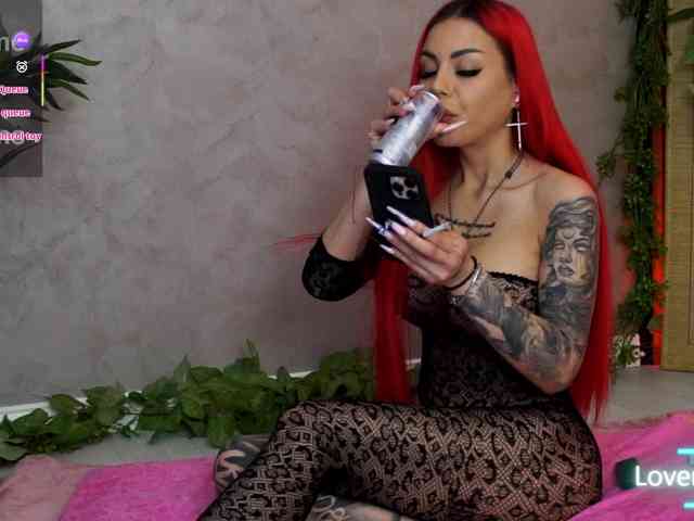 NaomyBlackBarbie webcam