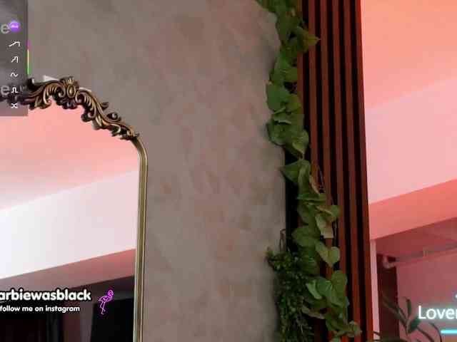 NaomyBlackBarbie webcam