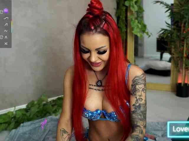 NaomyBlackBarbie webcam