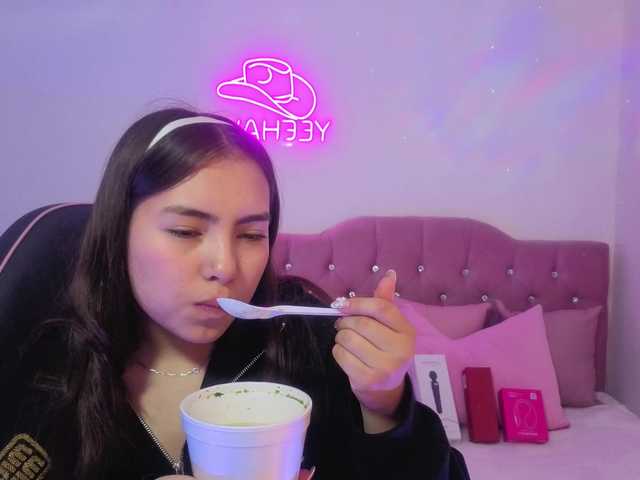 Isabela-tay live cam on BongaCams