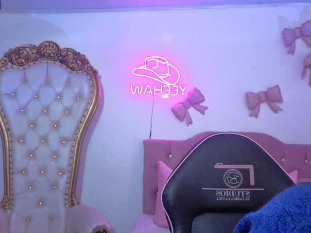 Isabela-tay, live now on BongaCams